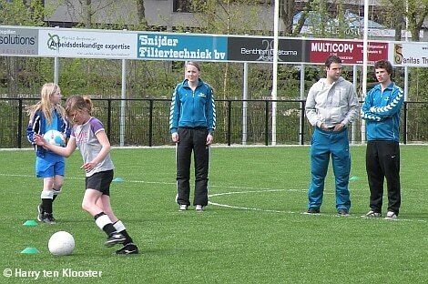 13-04-2011_damesvoetbal_training_vv_berkum_4.jpg